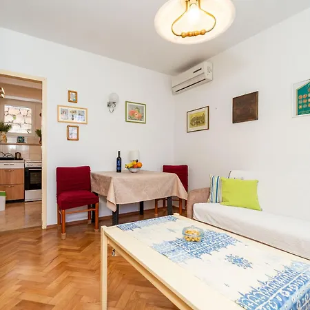 Apartment Apena *